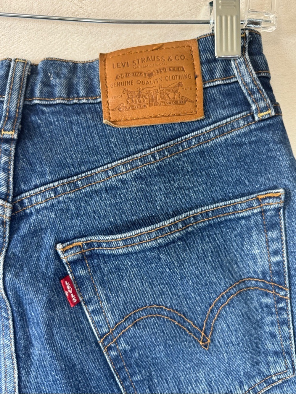 Levi's Women's Ribcage Straight Leg Ankle Jeans in Medium Blue Denim 27 - Picture 3 of 10